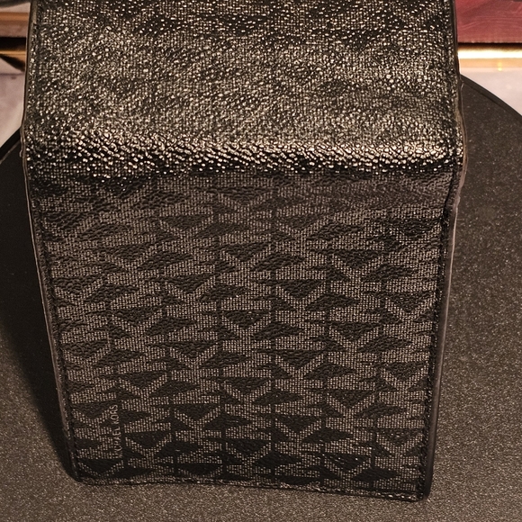 Michael Kors Signature Logo Stripe Bilfold Wallet - Picture 6 of 13